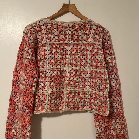 Handmade crochet top - Picture 5 of 8